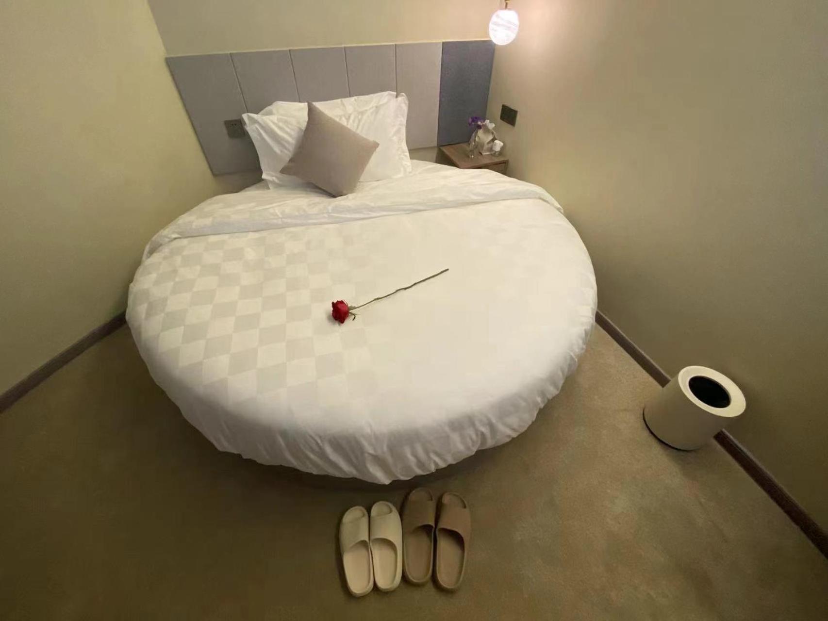 Puzzle Hotel Guangzhou Fenghuang New Village Subway Station Екстер'єр фото
