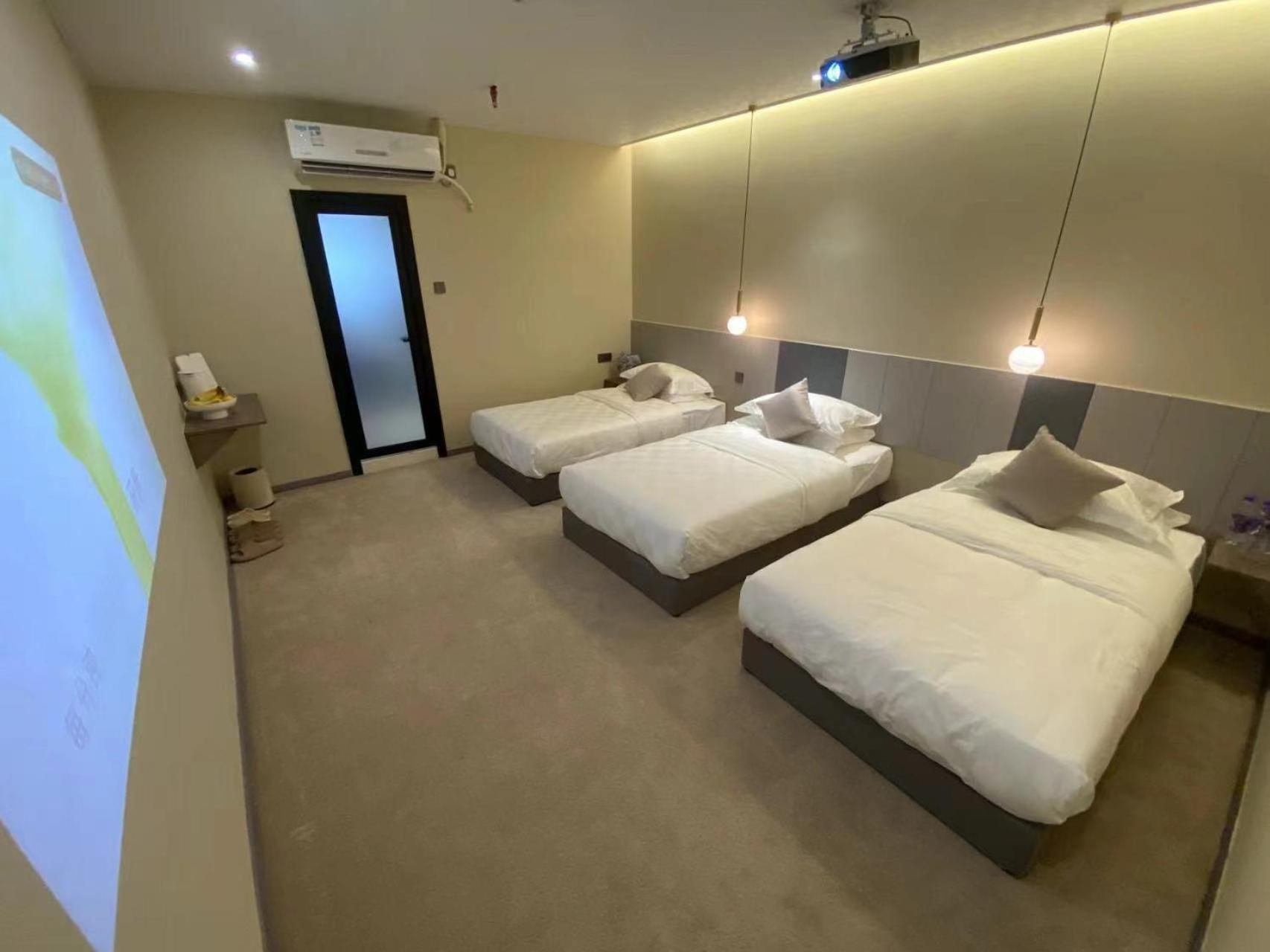 Puzzle Hotel Guangzhou Fenghuang New Village Subway Station Екстер'єр фото