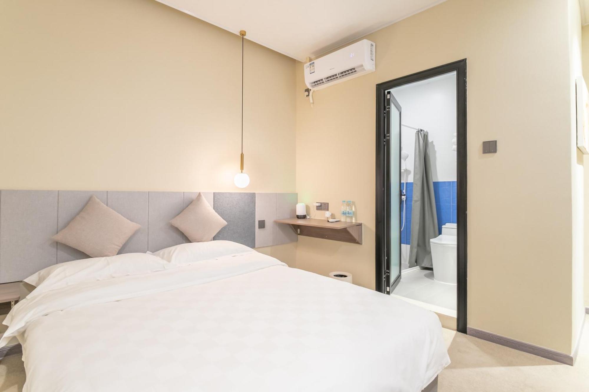 Puzzle Hotel Guangzhou Fenghuang New Village Subway Station Екстер'єр фото