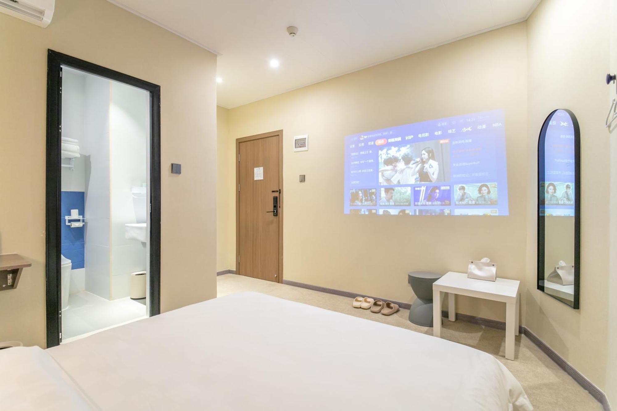 Puzzle Hotel Guangzhou Fenghuang New Village Subway Station Екстер'єр фото